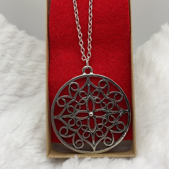 Medallion Pendant Long Silver Tone Necklace - Picture 9 of 12